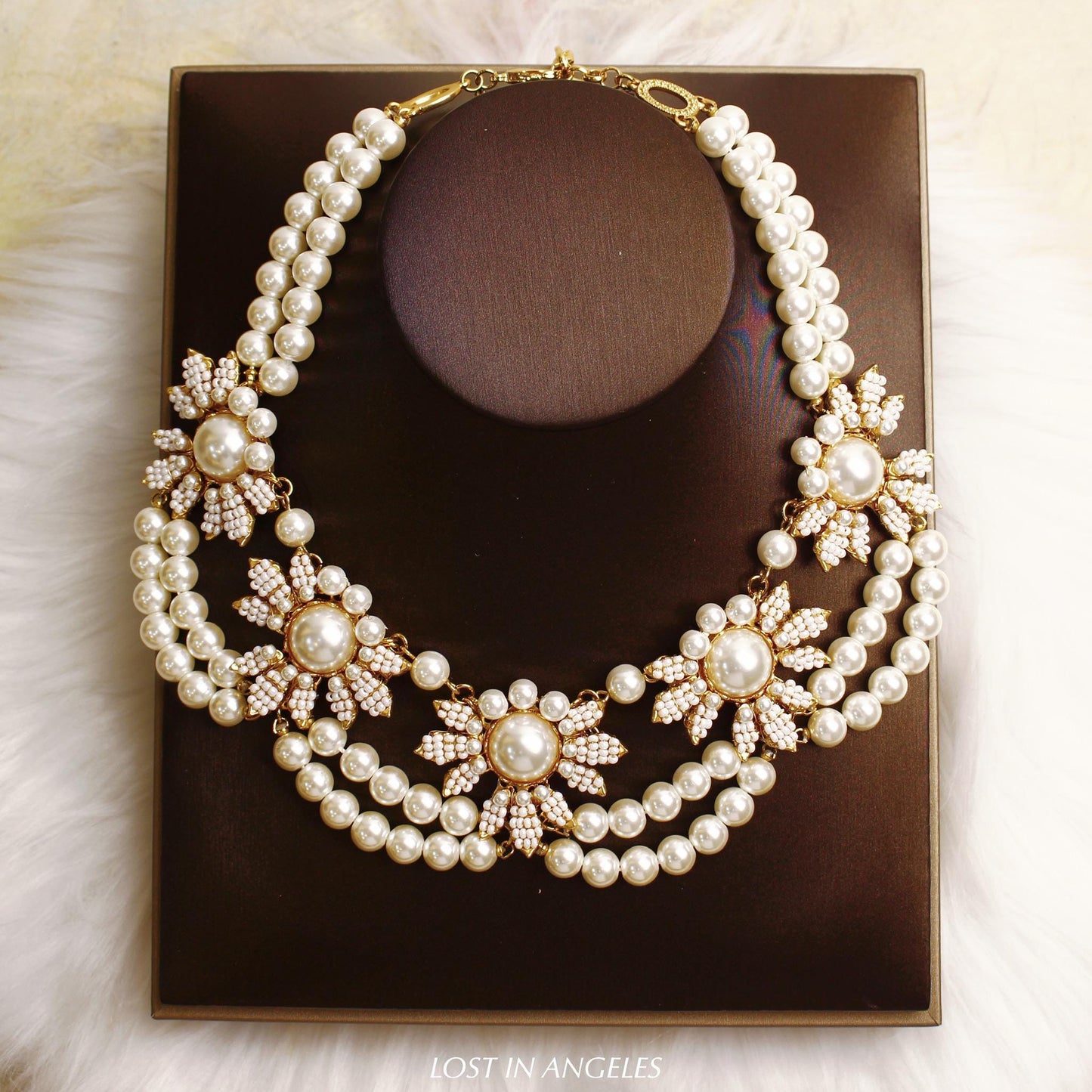 Vintage-Inspired Heirloom Elegance: Exquisite Handwoven Floral Pearl Necklace