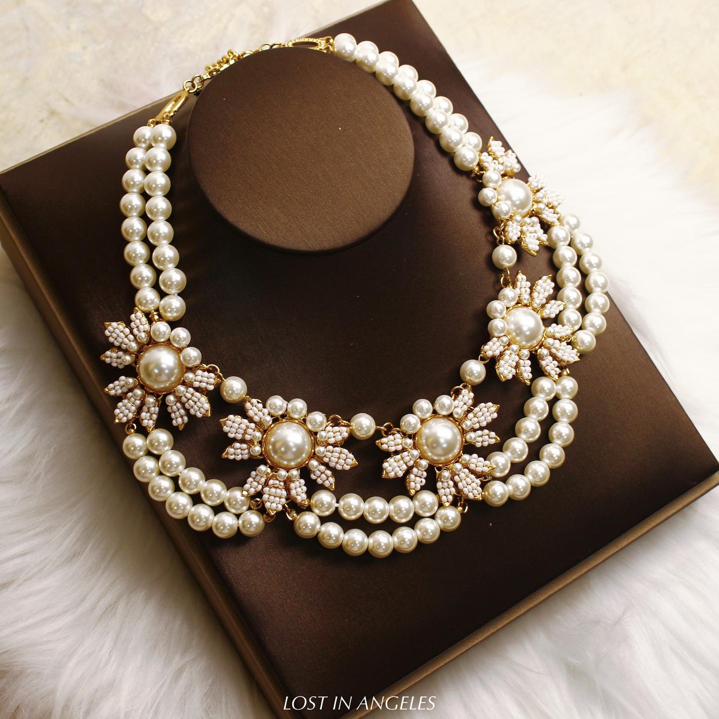 Vintage-Inspired Heirloom Elegance: Exquisite Handwoven Floral Pearl Necklace